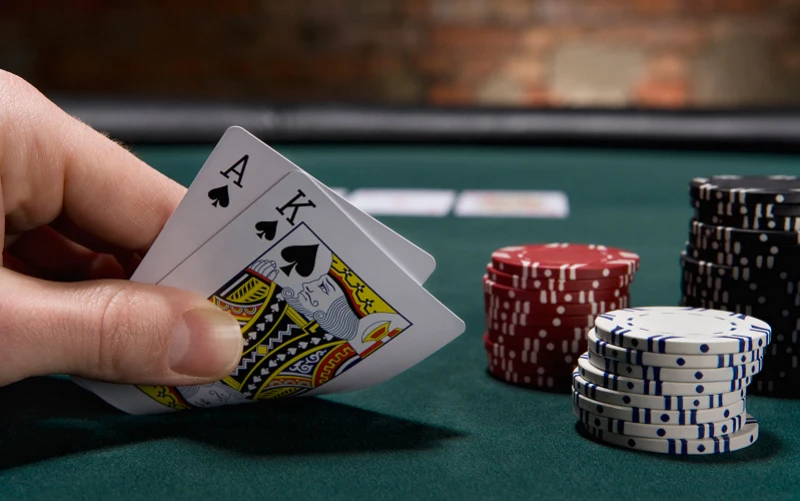 Áp dụng chiến thuật chơi Poker ổn định tránh bị dụ bởi đối thủ